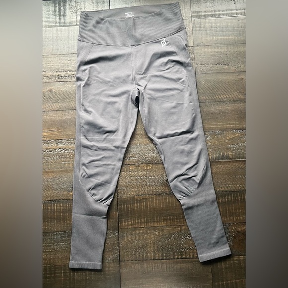 Peloton Pants - Peloton Gray Leggings, Ribbed Detailing, Butt Scrunch, Size XL/XXL